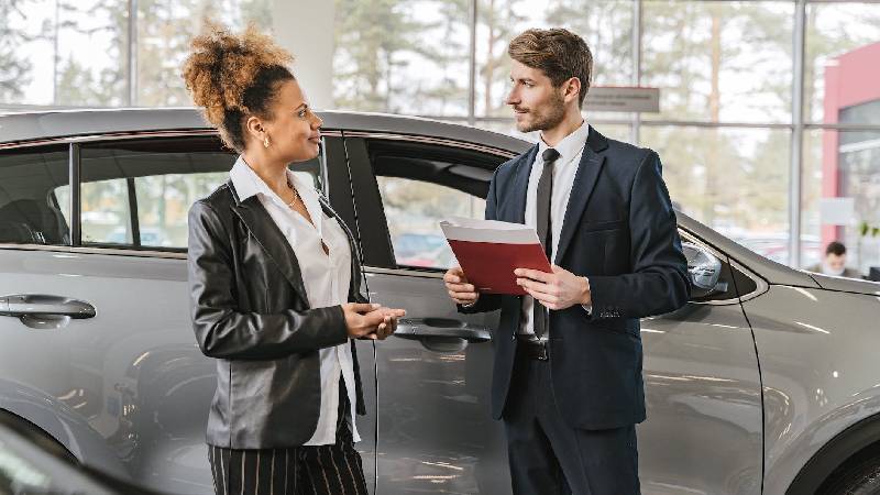 woman buying a car and negotiating with confidence